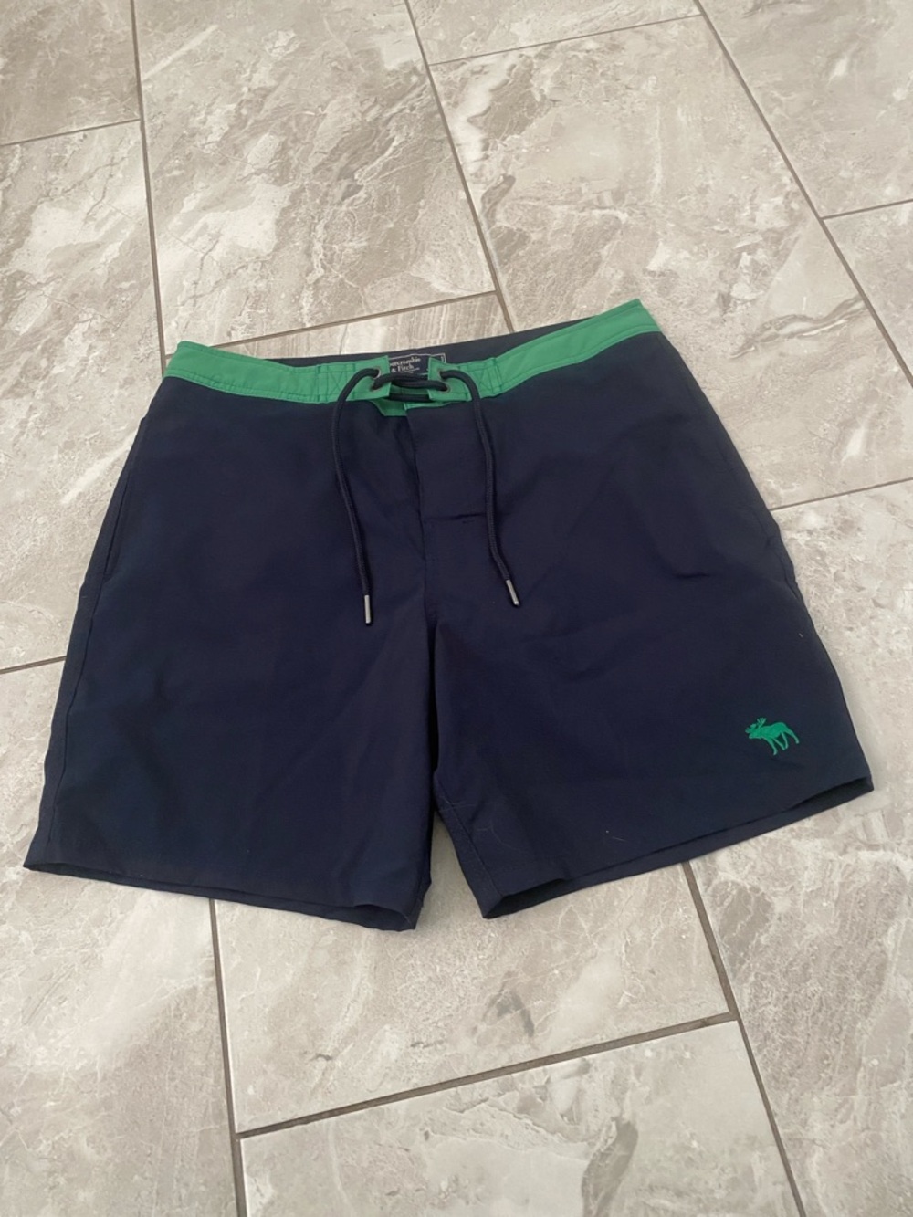 Abercrombie & Fitch Men’s Navy Blue/ Green “Short Playa" swim trunks | 31